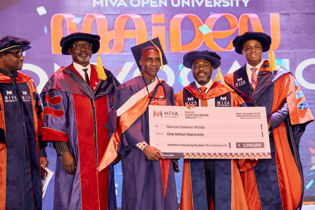 Prof. Obadare Peter Adewale presenting an award to the 2nd best graduating Cybersecurity student.